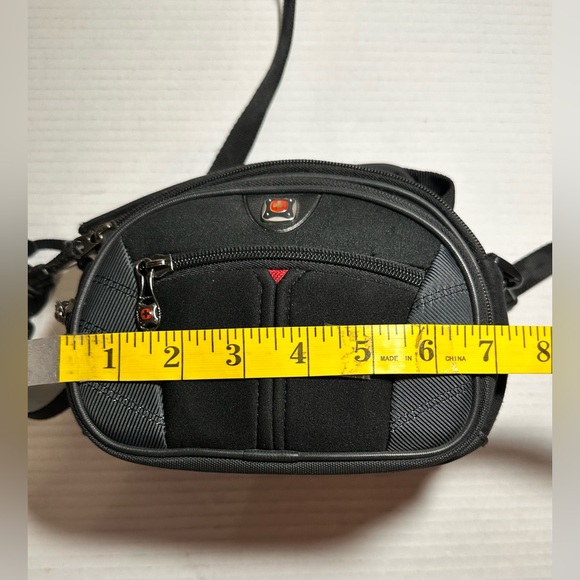 Wenger Swiss Gear The Sherpa LG Cam CSE Neopro Medium Padded Camera Bag Black - Picture 13 of 16